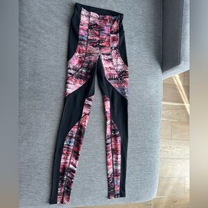 Black Performance Leggings with Subtle Print